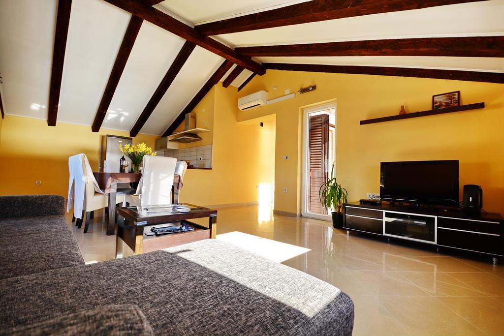 Apartments Sol โซลิเน ภายนอก รูปภาพ